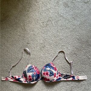 Pink bras, hard to say which size, I would say 34 B but please ask details b